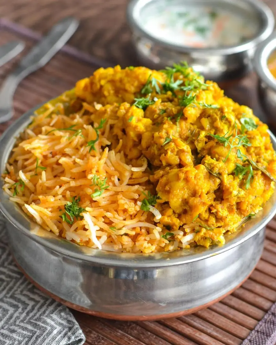 Creamy malai broccoli grilled in the tandoor and served with dip