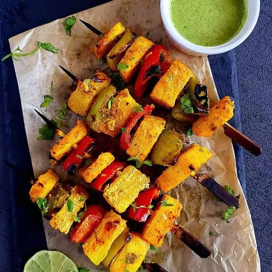 Tandoori pineapple slices grilled with spices and served with chutney